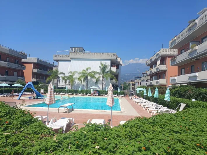 Ferienwohnung für 4 Personen, mit Ausblick und Kinderpool sowie Garten und Pool, mit Haustier - 1