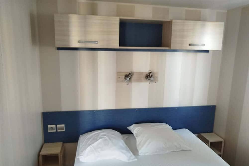 Quiet, well-shaded mobile home, swimming pool, play area. 5 minutes from the lake. in Sainte-Croix-du-Verdon, Regionaler Naturpark Verdon