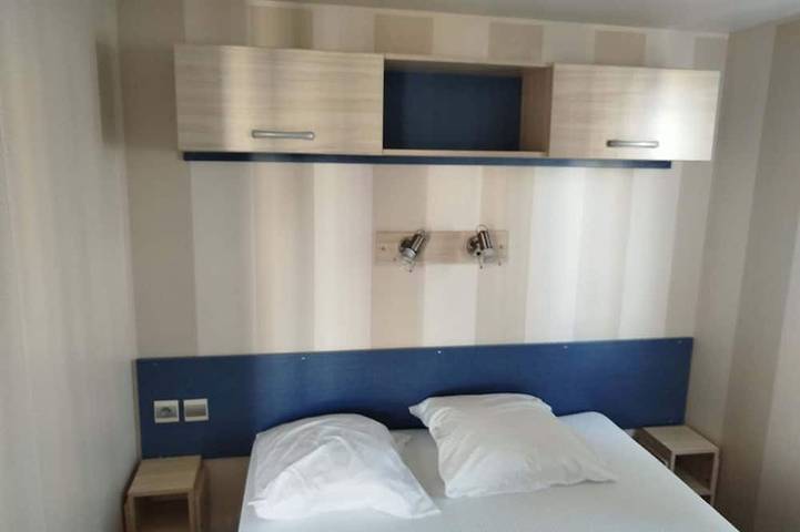 Quiet, well-shaded mobile home, swimming pool, play area. 5 minutes from the lake. in Sainte-Croix-du-Verdon, Verdonschlucht