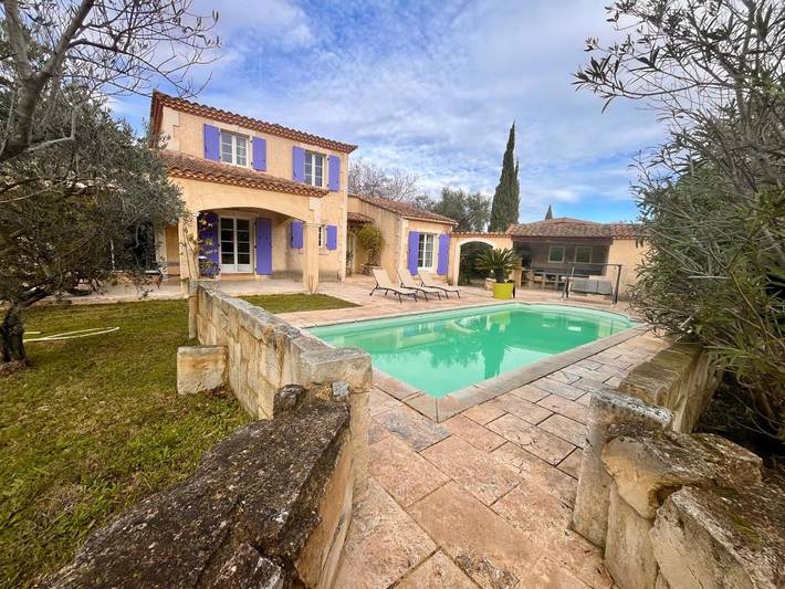 Location de vacances pour 9 personnes, avec jardin ainsi que vue et piscine, animaux acceptés à Paradou - 2