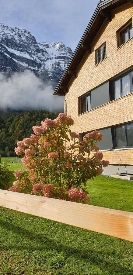 Ferienwohnung für 3 Personen, mit Terrasse und Garten sowie Ausblick