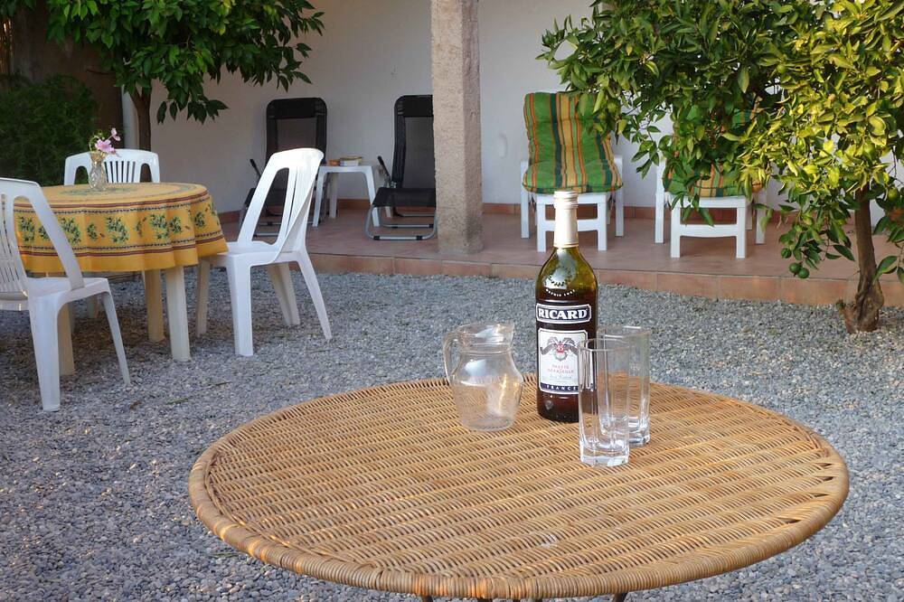 Character, modernised maison de village in quiet side street 50 mtr. from centre in Saint-Cézaire-sur-Siagne, Costa mediterránea (Francia)