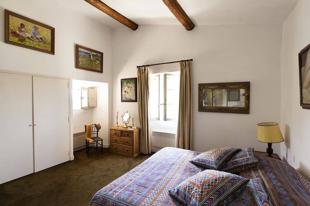 Lovely quite house in Provence/Luberon with large pool, views and gardens in Goult, Regionaler Naturpark Luberon