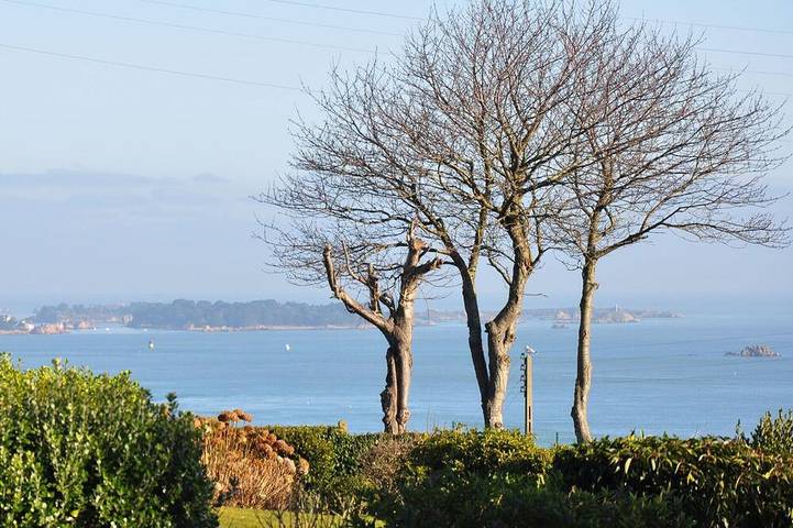 Location de vacances pour 9 personnes, avec balcon et jardin dans Plage de Launay