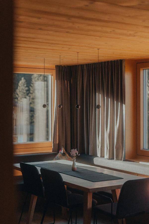 Ferienwohnung für 5 Personen, mit Sauna und Garten sowie Ausblick, mit Haustier in Lech am Arlberg
