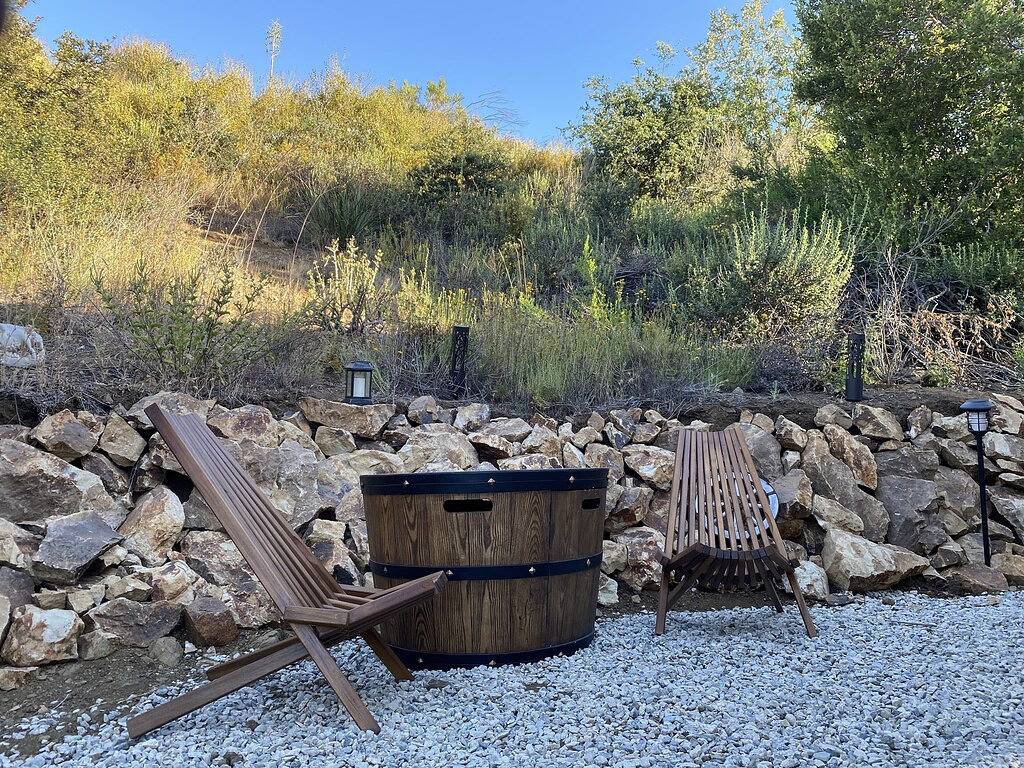 Luxury Covered Wagon in Santa Monica Mountains close to Malibu w/ King Bed in Los Angeles County