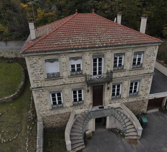 Location de vacances pour 20 personnes, avec Balcon ainsi que Terrasse et Vue à Saint-Pierre-de-Bœuf