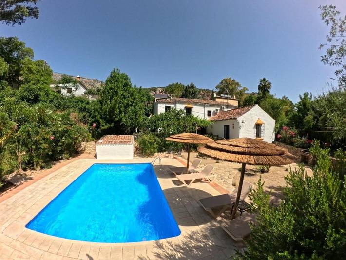Apartamento para 10 personas, con Balcón y Terraza además de Jardín y Piscina en Benaoján