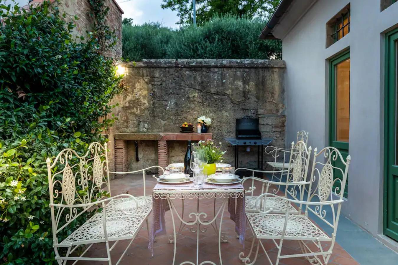 Die Kirche – San Miniato: Renovierte Kirche aus dem 17. Jahrhundert im toskanischen Dorf in San Miniato, Pisa Provinz