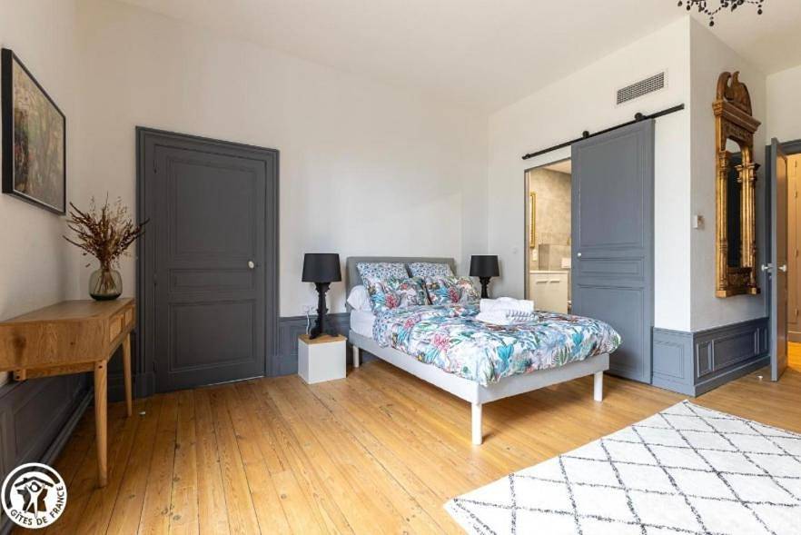 Large Double Room in Joze, Région de Thiers
