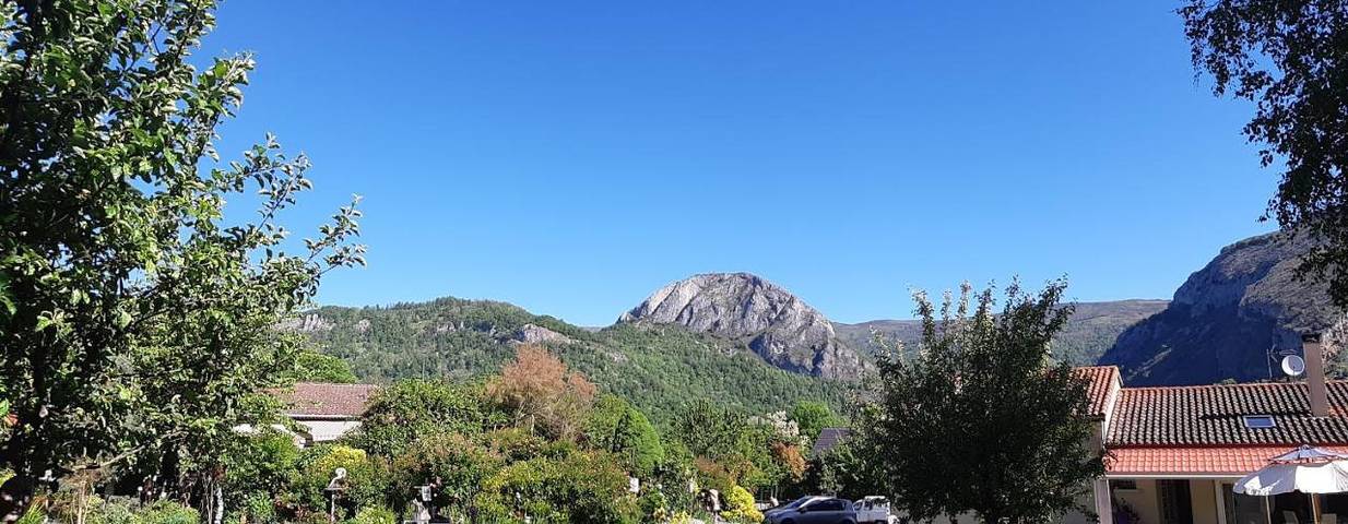 Location de vacances pour 2 personnes, avec Terrasse ainsi que Jardin et Vue à Tarascon-sur-Ariège - 4
