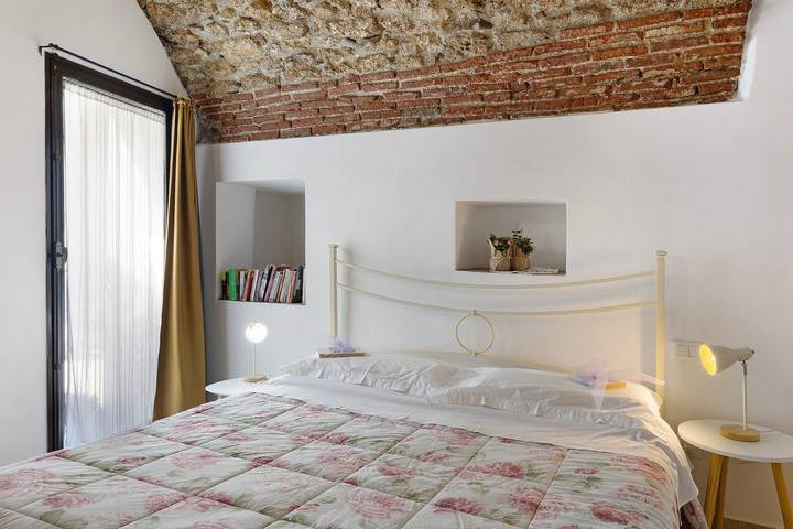 Appartamento intero, Appartamento 'Ciliegio Agriturismo La Ferla' con terrazza privata e aria condizionata in Toirano, Riviera di Ponente