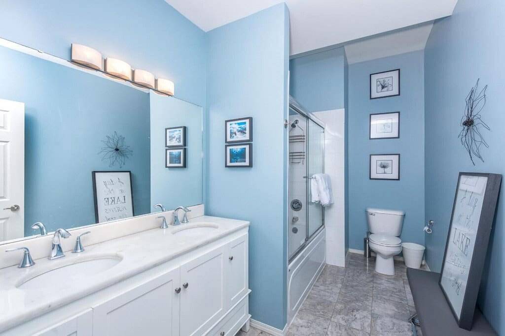 Lakeside Oasis | Hot Tub | Mountain & Lake Views in Kootenay-Nationalpark