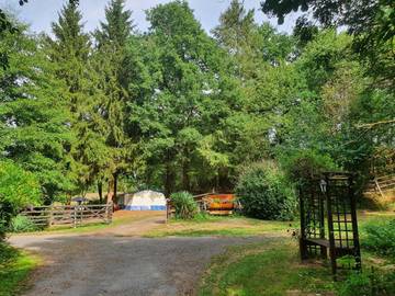 Gîte pour 4 personnes, avec jardin ainsi que piscine et vue à Saulgond