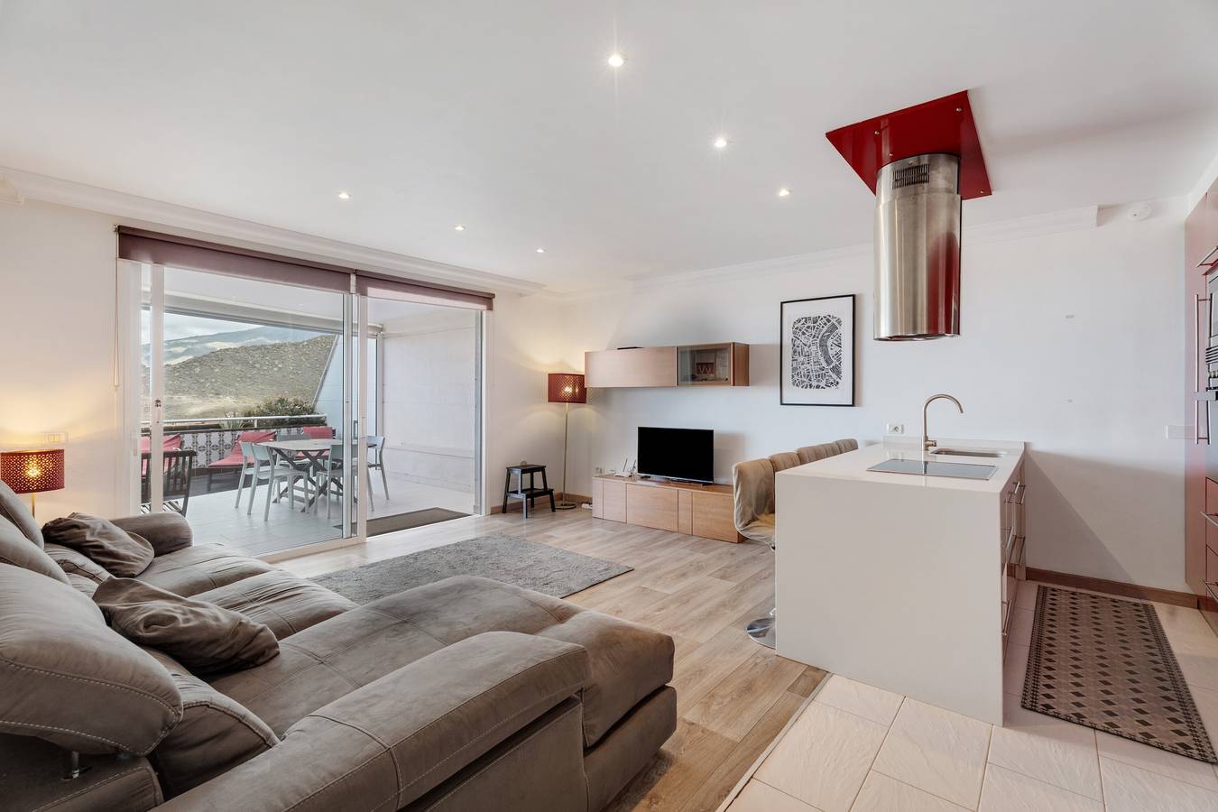 Entire apartment, Holiday Apartment '3 Bedrooms Heated Pool' with Sea View, Private Terrace and Wi-Fi in Adeje, South Tenerife