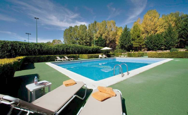 Hotel para 10 personas, con piscina y jardín - 1