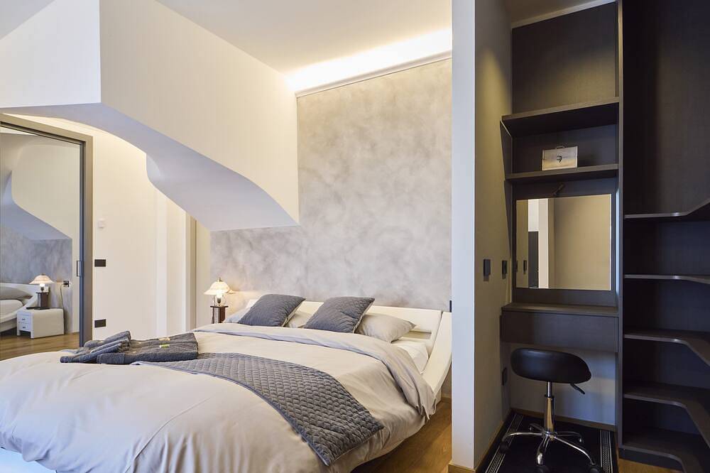 Villa Gio's Elite : Villa di Design con Piscina e Servizi Vip Autodromo Monza in Monza, Brianza