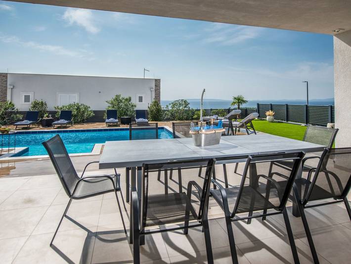 Ferienhaus für 10 Personen, mit Terrasse und Garten sowie Pool in Novalja - 4