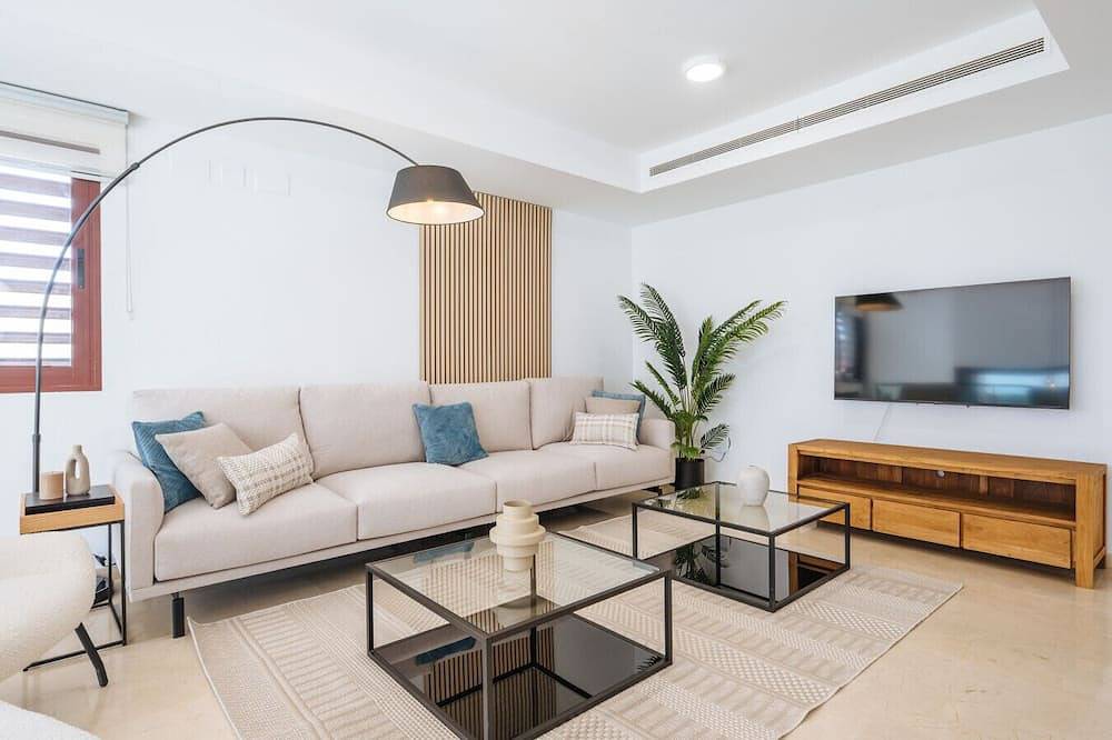 Luxury villa in Sevilla - Pool, Terrace & Gameroom in Montequinto, Dos Hermanas