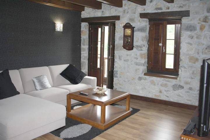 Hotel para 3 personas, con terraza, Se admiten mascotas en Comarca del Caudal - 3