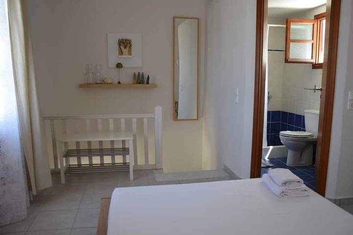 Absolute Peace in a beautiful setting - north villa in Santorin
