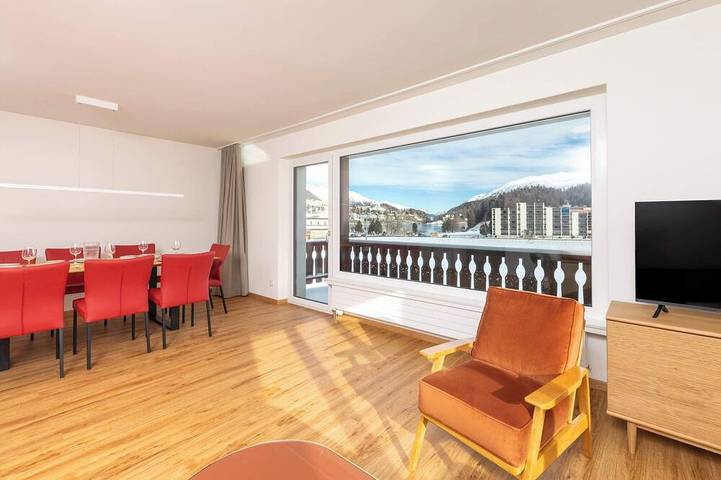 Vacation rental for 6 people, with balcony in Swiss Alps