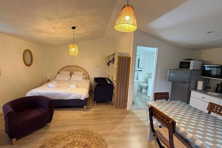 Gîte pour 21 personnes, avec jacuzzi et balcon ainsi que piscine et jardin, animaux acceptés à Meilhac - 2
