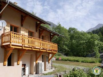 Gîte pour 8 personnes, avec balcon et jardin à Réallon