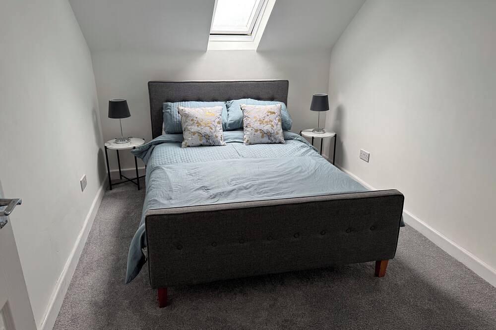 Entire apartment, Spacious refurbished centrally located maisonette in Sunderland