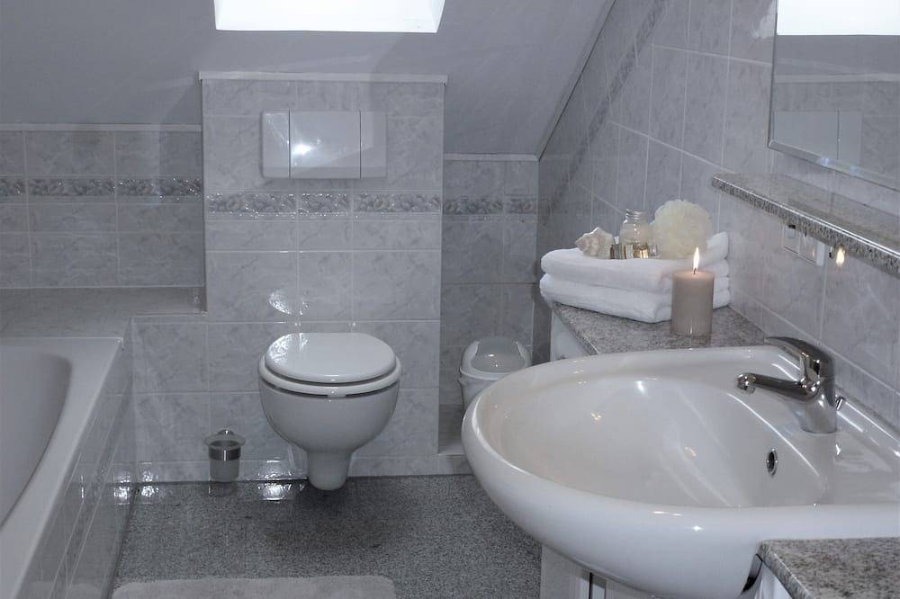 Ganze Wohnung, Landurlaub im Fichtelgebirge nähe See u. Therme in Weißenstadt 15 Pers. in Kirchenlamitz, Landkreis Wunsiedel im Fichtelgebirge