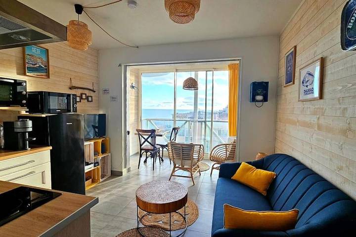 Gîte pour 2 personnes, avec vue et piscine dans Port de Sète