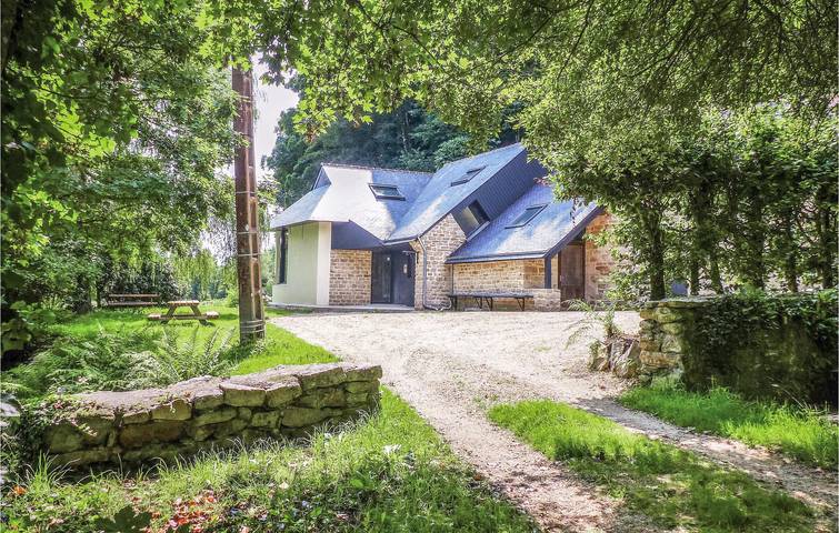 Location de vacances pour 6 personnes, avec Jacuzzi ainsi que Terrasse et Jardin à Bannalec