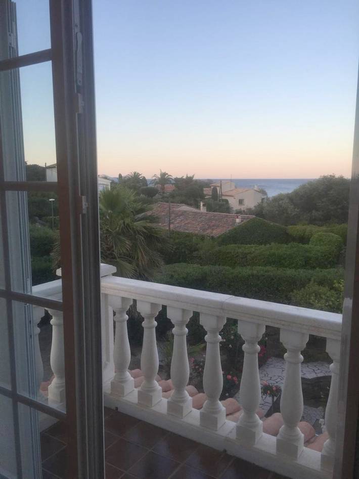 Chambre d’hôte pour 3 personnes, avec jardin ainsi que vue et piscine, animaux acceptés à Roquebrune-sur-Argens - 2