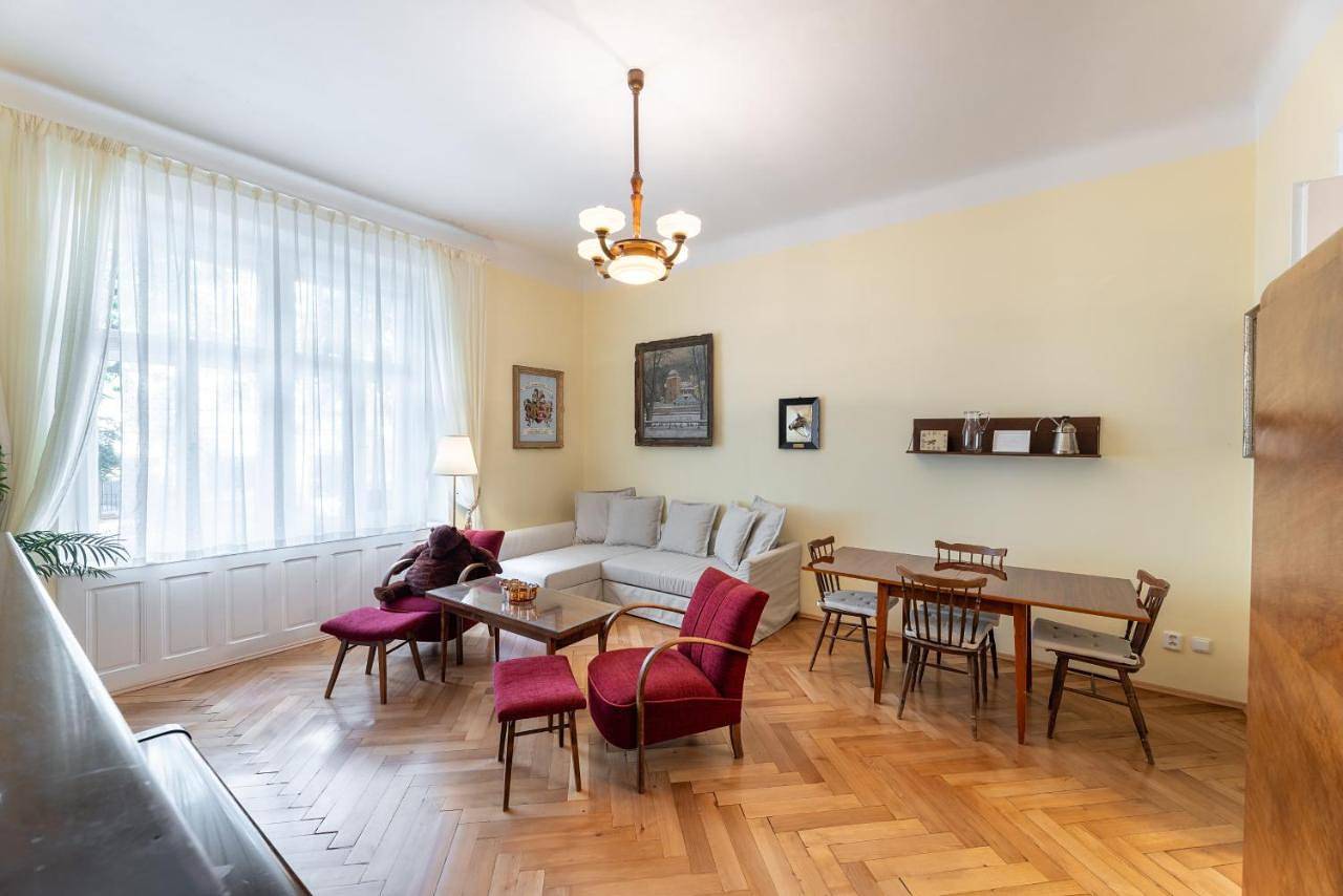 Geheel appartement, Historic Apartment in Vinohrady, Loved by Locals by Easybnb Premium in Praag, Midden-Bohemen
