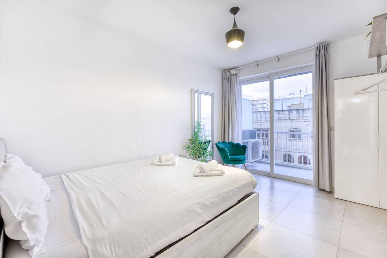 Ganze Wohnung, Central Msida | Modern, Bright & Comfortable in Msida, Insel Malta