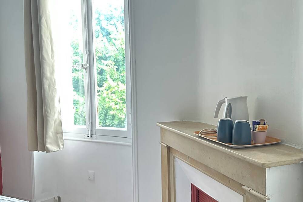 Renovated room a few steps from downtown Aix en Provence in Aix-en-Provence, Aix-en-Provence region
