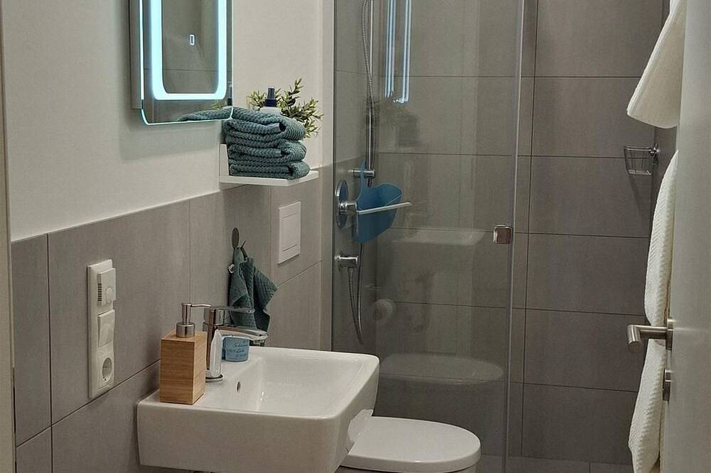 Ganze Wohnung, Penthousewohnung am Park - Appartement/Fewo, Dusche oder Bad, Wc, 2 Schlafräu in Emmelshausen, Hunsrück