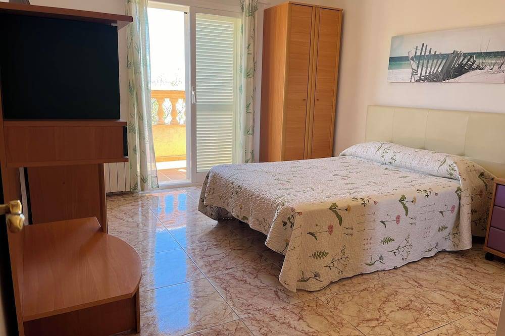 Palmanova Villa Near The Beach With Private Tennis Court in Palmanova, Calvià