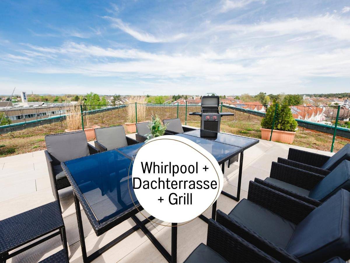 Ganze Wohnung, Design Penthouse - 4Sz - 2Bäder - Whirlpool - 2 Parkplätze - Dachterrasse in Karlsruhe, Rheinebene