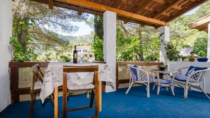 Ferienwohnung für 3 Personen, mit Terrasse und Garten in Mljet