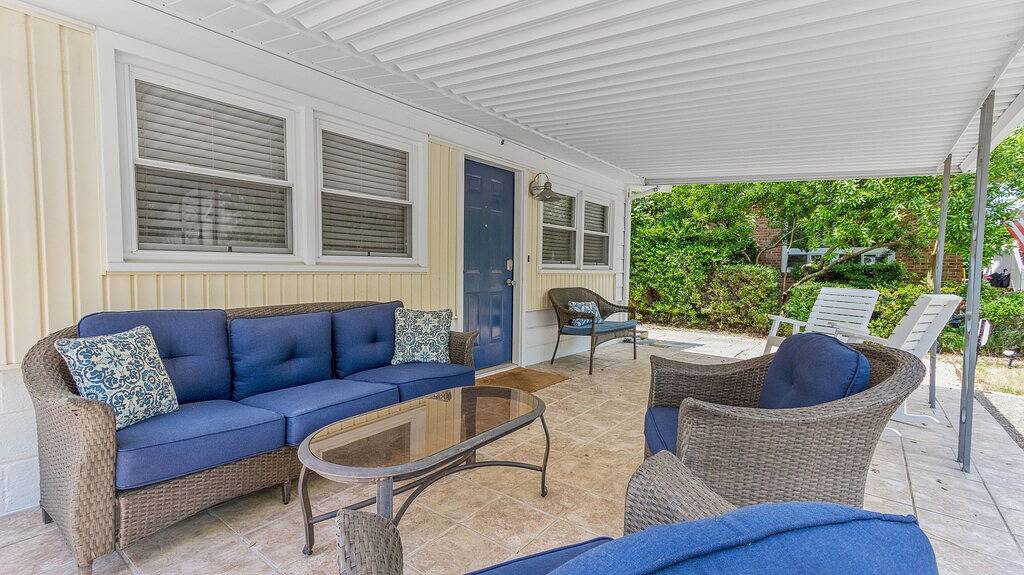 Cozy Beach Cottage - Walking distance to the Beach!! in Virginia Beach