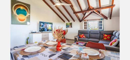 Location de vacances pour 4 personnes, avec balcon et vue à Petit-Canal