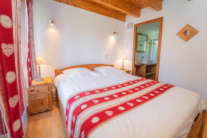 Gîte pour 8 personnes, avec terrasse à Aumont-Aubrac - 4