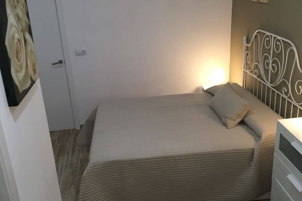 Entire apartment, Parque Santiago 2 With Large Terrace Beach &Comfy in Playa de las Américas, Arona