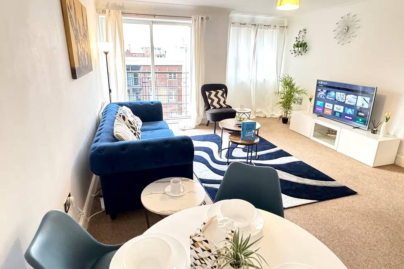 Entire holiday apartment, City Centre - Sleeps 2 - Wifi Parking Projector in Birmingham, Birmingham Area