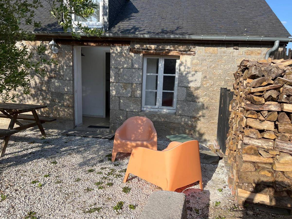 Charmante maisonnette proximité cité médiévale et bords de Rance in Léhon, Dinan