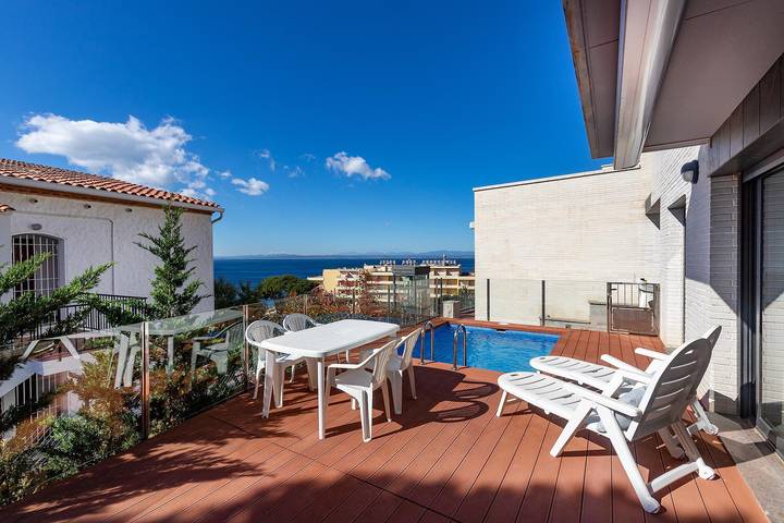 Casa rural para 7 personas, con vistas al mar y terraza en Roses