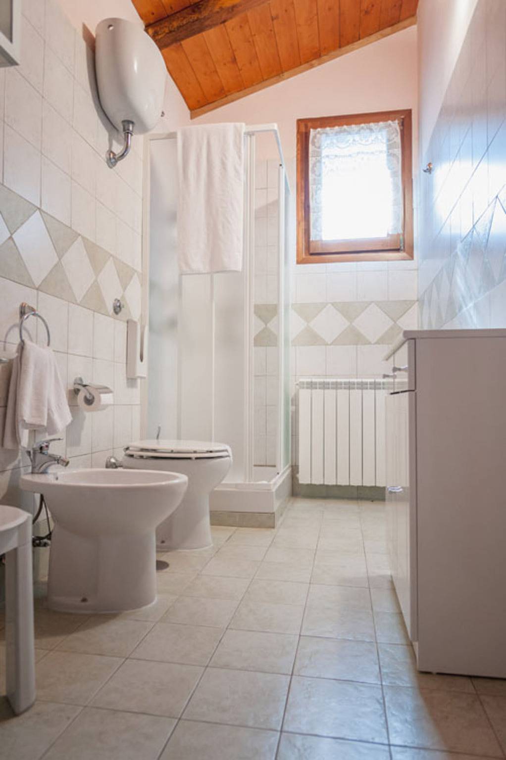 Cabina 'Frantoiana' con vista sulle montagne, Wi-Fi e aria condizionata in Stella Cilento, Cilento