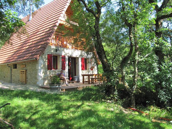 Gîte pour 6 personnes, avec piscine, adapté aux familles à Lavercantière