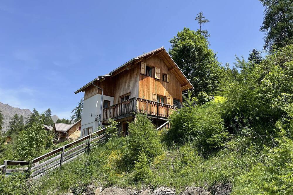 Chalet Familial 13pers -not overlooked, breathtaking view of the lake-Les Orres in Les Orres, Écrins National Park